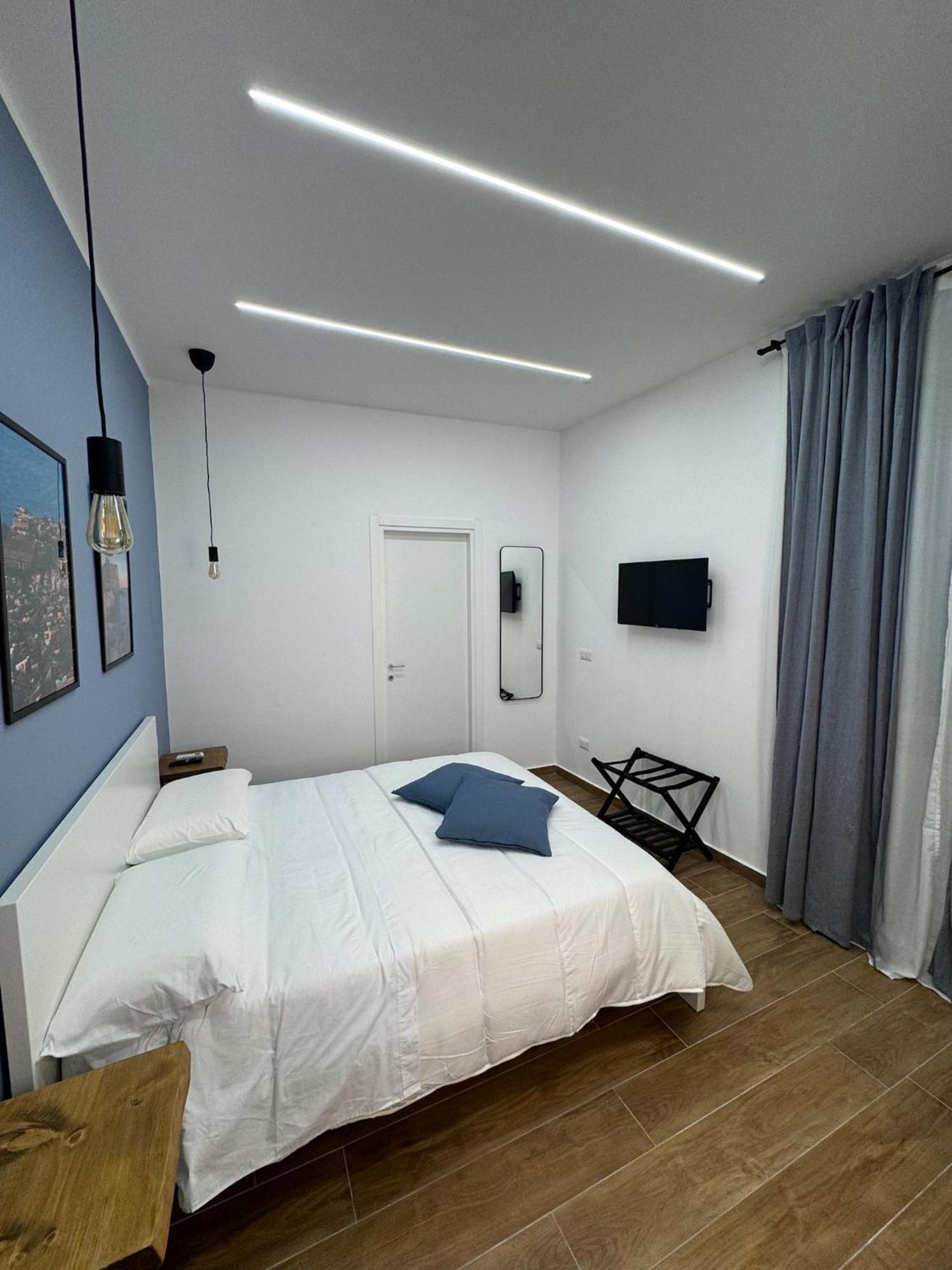 Conte Di Mola 67 Bed & Breakfast *